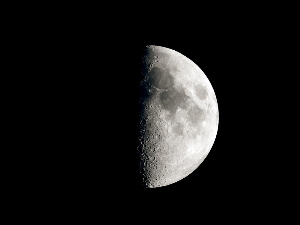 Prvi krajec je čas za akcijo, odločitve in predanost. Prva četrtina lune je videti kot napol osvetljena krogla, z osvetljeno …