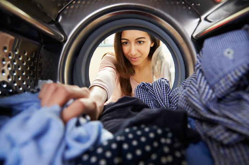 Ko boste poskusili TO, bo pranje perila postalo čisti užitek! (foto: Profimedia)