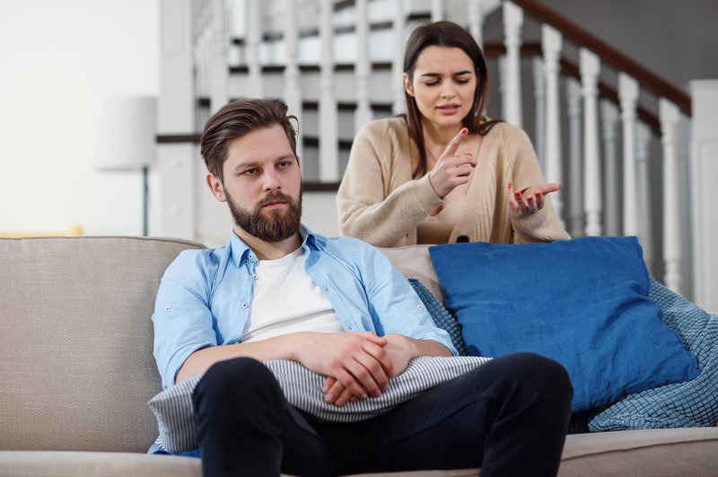 Vas zanima, katera beseda po besedah psihoterapevtov uniči največ odnosov? Preverite tukaj! (foto: Shutterstock)