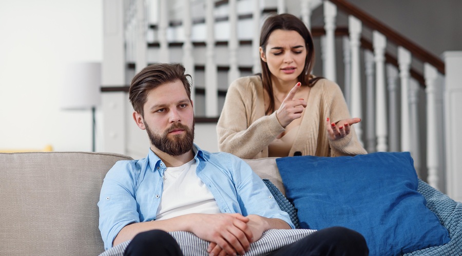 Vas zanima, katera beseda po besedah psihoterapevtov uniči največ odnosov? Preverite tukaj! (foto: Shutterstock)