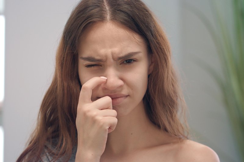 Danes bomo raziskali zanimive duhovne pomene srbečega nosa in kako lahko takšen na videz nepomemben občutek nosi globlje sporočilo. (foto: Shutterstock)