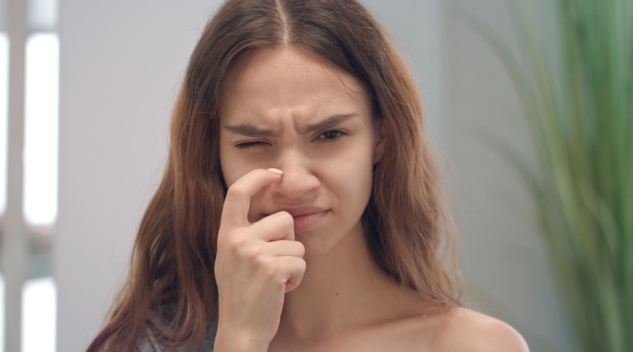 Danes bomo raziskali zanimive duhovne pomene srbečega nosa in kako lahko takšen na videz nepomemben občutek nosi globlje sporočilo. (foto: Shutterstock)