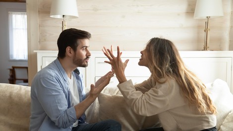 Kaj naj storim, če partner začne kričati name?