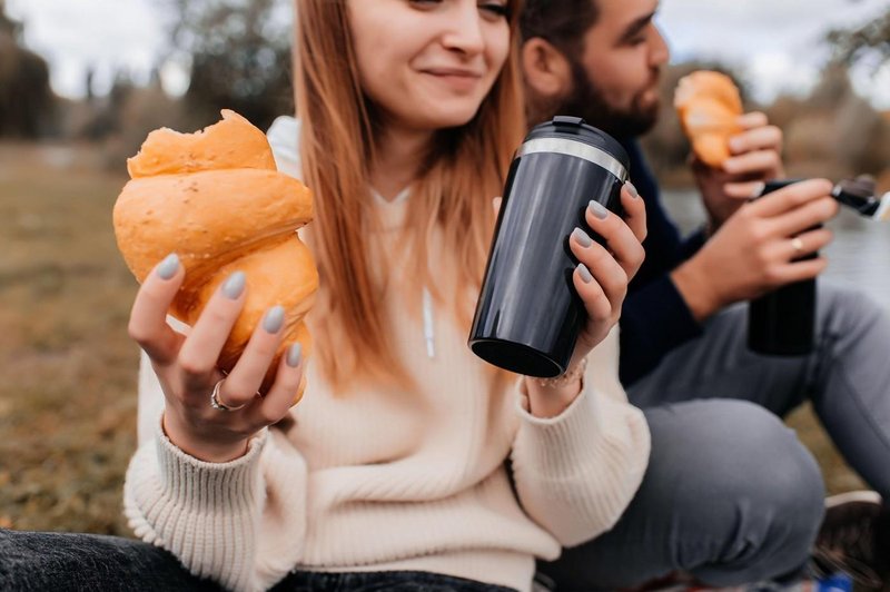 Če hrepenite po pekovskih izdelkih ali glutenu oziroma izdelkih, kot so pica, testenine, rogljički in podobno, v resnici hrepenite po pozornosti očeta. (foto: profimedia)