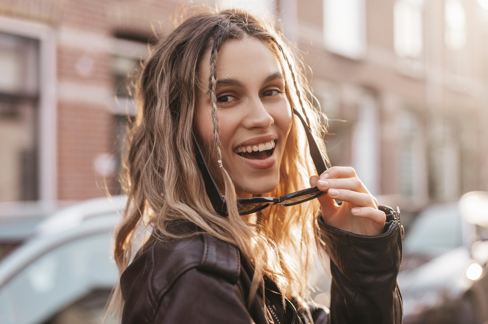Zdi se, da danes vsi iščemo dovoljenje. Ne glede na to, ali gre za terapevta, trenerja, prijatelja, stranko ali sorodnika, vsi iščemo nekoga, ki bi nam ga dal. (foto: Shutterstock)