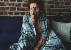 5 pogostih strategij spoprijemanja z anksioznostjo, ki jo dejansko še poslabšajo