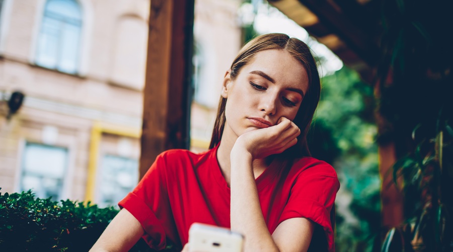 Če vas je nekdo začel ignorirati in vam je to težko preboleti, razmislite, ali igra vlogo kateri od navedenih razlogov. (foto: Shutterstock)