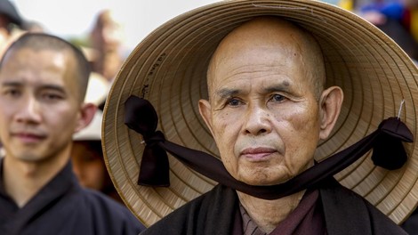Modrosti budističnega mojstra Thicha Nhata Hanha o tem, kako se soočiti s trpljenjem
