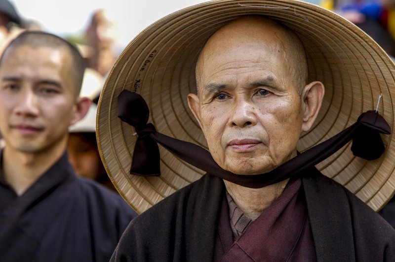 Modrosti budističnega mojstra Thicha Nhata Hanha o tem, kako se soočiti s trpljenjem (foto: profimedia)