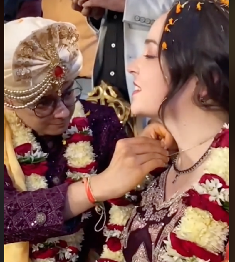 Ko se je poročila v Indiji, se ji ni sanjalo, kaj jo čaka: "Moja pot je bila posuta s cvetovi, potem pa me je čakalo to"