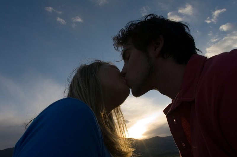 Nasveti za poljubljanje: naj bo strastno, čuječno in polno prisotno (foto: profimedia)