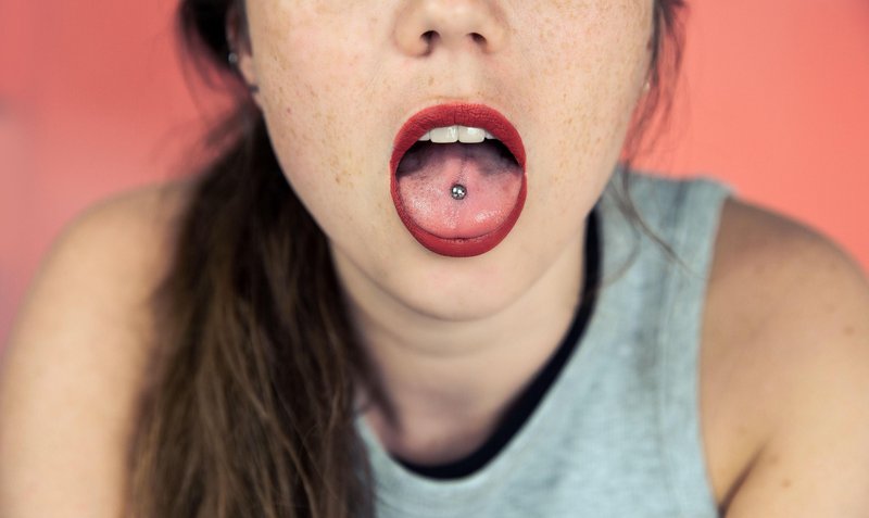 Zakaj piercing v jeziku škoduje celotnemu telesu?