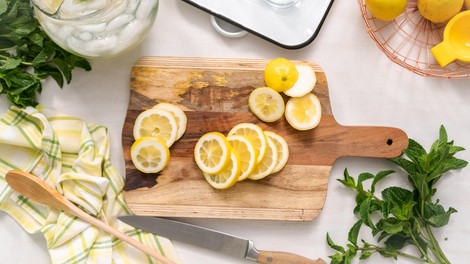 Čudežni trik z limono, ki vam lahko izboljša SPANEC