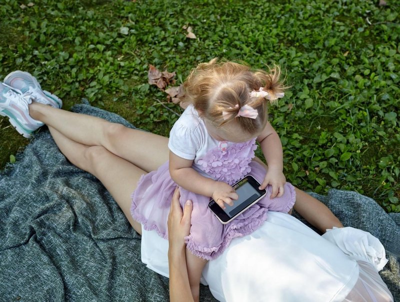 otrok telefon