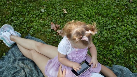 otrok telefon