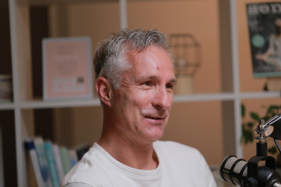 Matej Škufca: "Odnosov ne rešuje menjava partnerja, ampak delo na sebi. Zagotovo je lažje iti narazen kot ostati skupaj." (foto: Sensa)