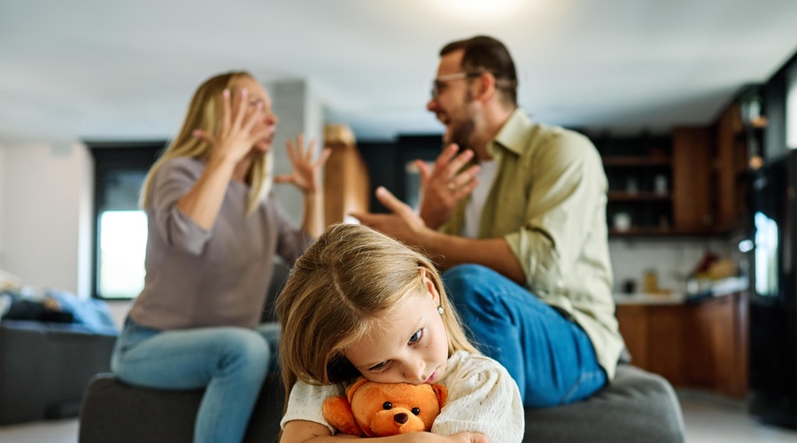 6 subtilnih znakov, da ste odraščali v disfunkcionalni družini (foto: Shutterstock)