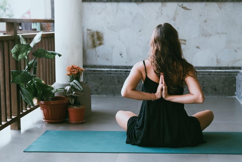 Kako si doma urediti kotiček za meditacijo