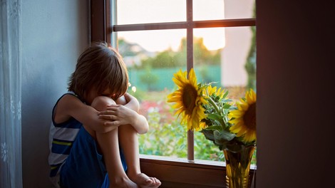 Kako nasilje nad materjo vpliva na zdravje otrok?