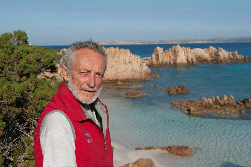 Umrl je moški, ki je več kot 30 let živel v vojnem zaklonišču na zapuščenem otoku. Tako je bil videti njegov vsakdan (foto: profimedia)