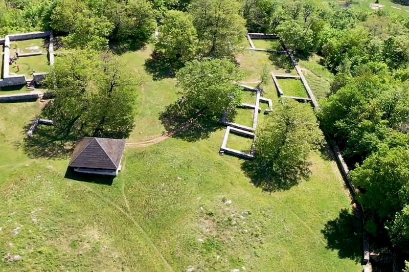 Slovensko arheološko najdišče, ki skriva našo tisočletno zgodovino, a je mnogim neznano. Ste ga že obiskali? (foto: Pokrajinski muzej Celje (YouTube))