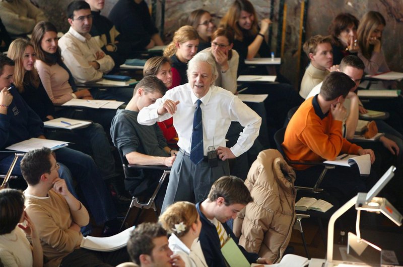 Ko je profesor izključil študentko, so vsi utihnili – a lekcija, ki je sledila, jih je pretresla (foto: Profimedia)