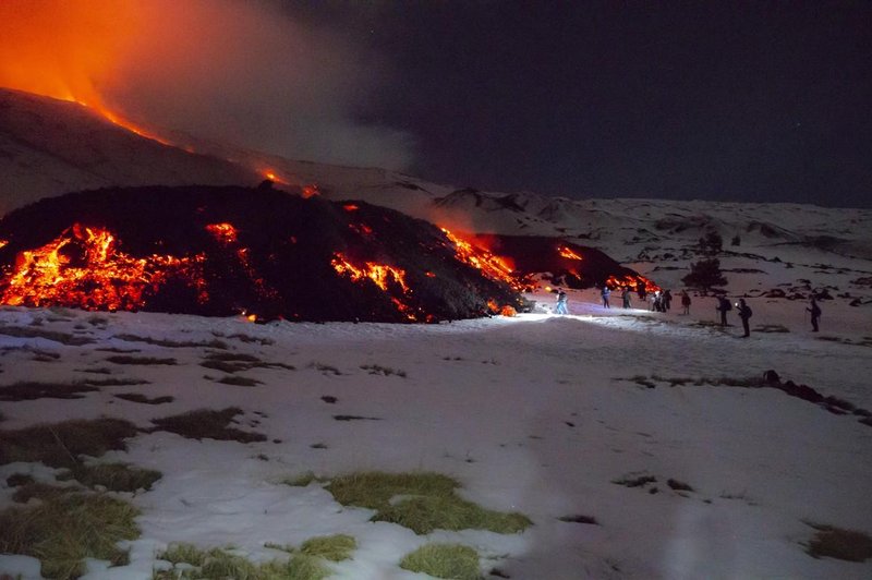 Na tisoče turistov na Etni ovira reševalne službe (foto: profimedia)