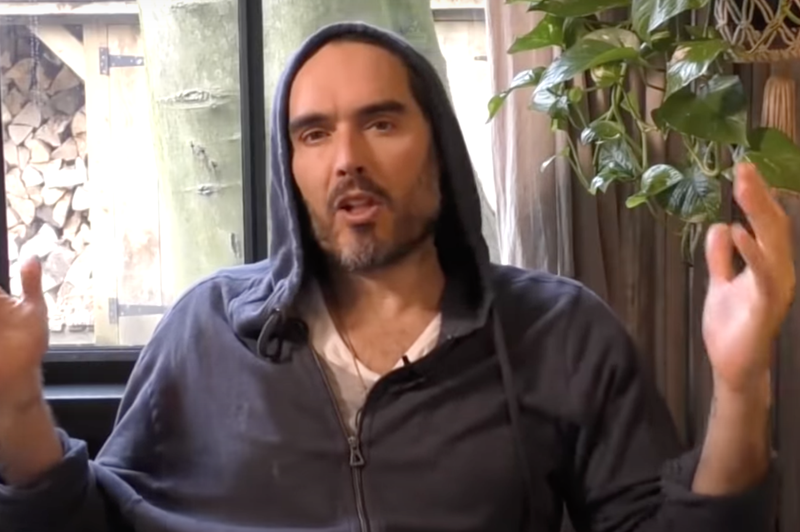 Russel Brand: Preden uporabite aplikacije za zmenke, preberite TO (foto: posnetek zaslona YouTube Russel Brand)