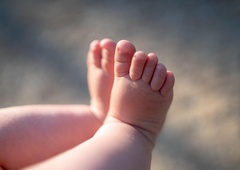 Jasmino je mama kot dojenčico zavila v plastično vrečko in jo dala v dom: "Ko sva se srečali po 35 letih ..."