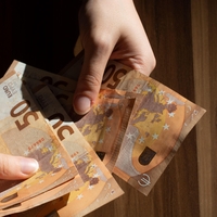 Svobodni denar: Kaj če bi vsak dan prejeli denar — brez kredita, obresti in banke?