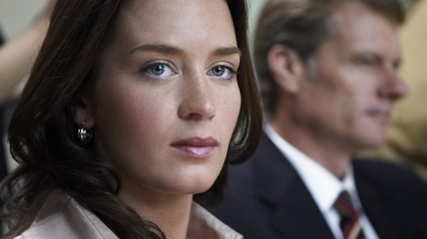 ženska emily blunt pogled