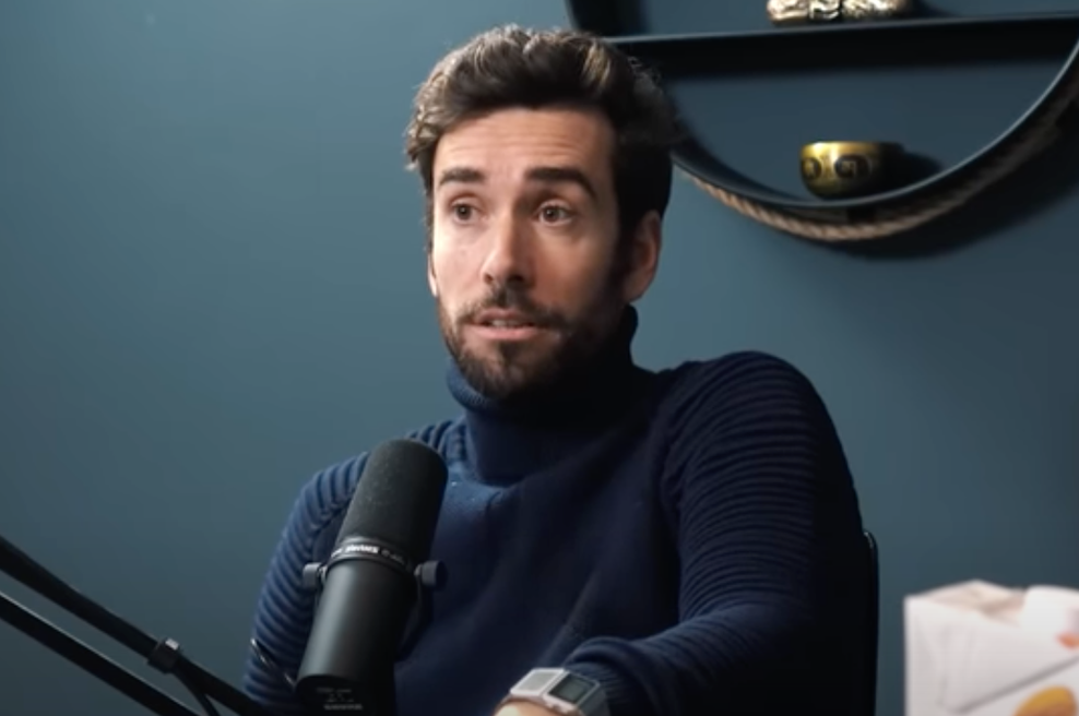 Goran Hrvaćanin: "Vsi bi morali raziskovati svoje vzorce, a večina jih samo opravičuje..." (foto: Posnetek zaslona YouTube Aidea Podkast)