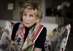 Edith Eva Eger: Ležala je v kupu trupel. Rešil jo je vojak, ki je opazil rahlo premikanje njene tanke roke.