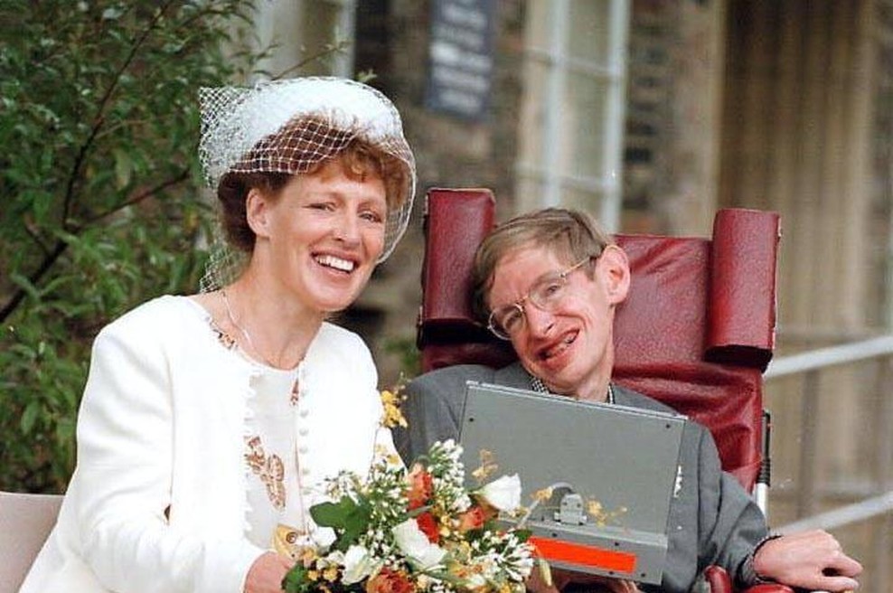 Bila je polna sanj, ko se je poročila z moškim, ki so mu napovedali še 2 leti življenja - zgodba Jane Hawking (foto: profimedia)