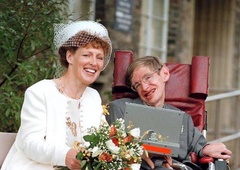 Bila je polna sanj, ko se je poročila z moškim, ki so mu napovedali še 2 leti življenja - zgodba Jane Hawking