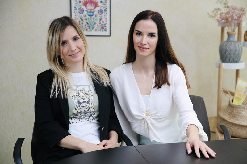 Ana Vehovar in Simona Korenčan