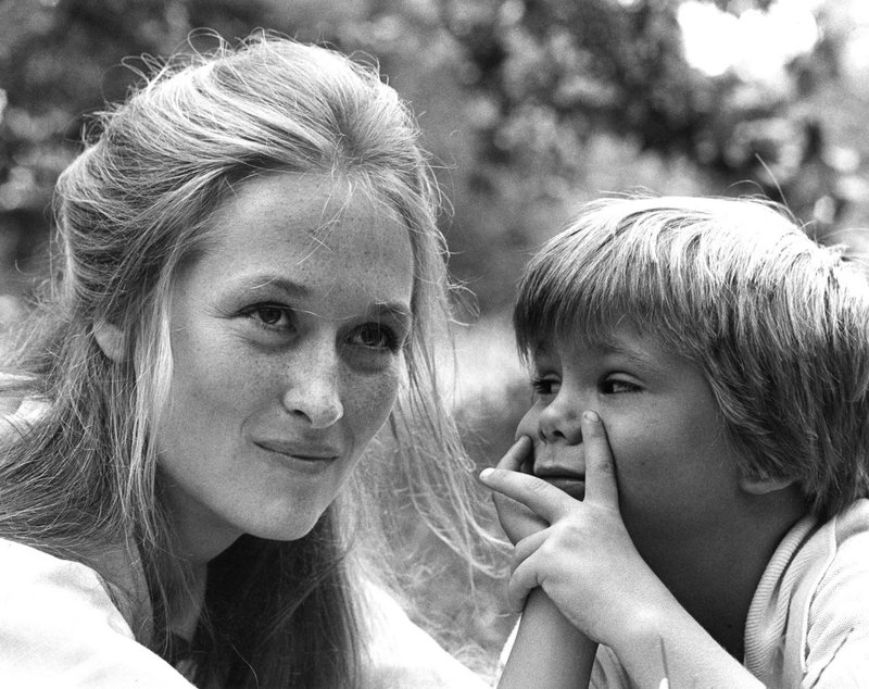 mama sin črno bela slika