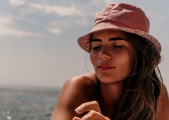 Fizioterapevtka Nina pojasnjuje, zakaj med dopustom pogosto zbolimo: "Ko se oklep sprosti, telo zboli"