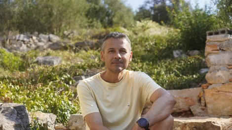 Priklopi se na ustvarjalna in srečna naključja (pogovor s KLEMNOM MIHELIČEM)