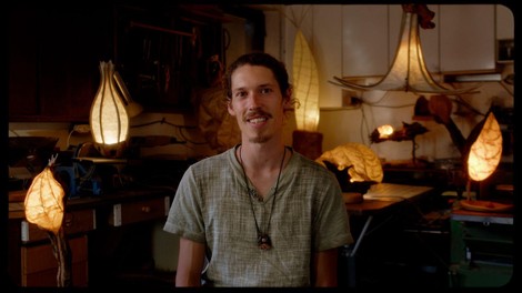 Klemen Orešnik: "Vsak kos lesa ima svojo energijo. Če mu res prisluhnem, mi pove, kaj potrebuje."