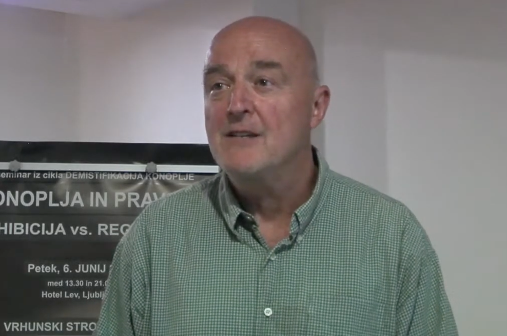 Dr. Dušan Nolimal (dolgoletni uslužbenec NIJZ-ja): "Ljudje so v času kovida izgubili zaupanje v stroko. In to upravičeno." (foto: posnetek zaslona YouTube Blaž Batagelj)