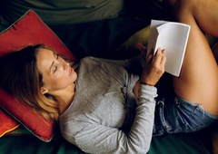 Zakaj bi morali nehati nositi telefone v spalnico?