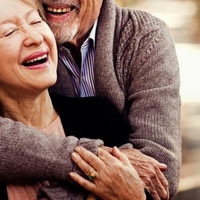 "Po smrti moža sem spoznala 9 let mlajšega moškega, otroka pa sta se zgražala. Ena poved jima je zaprla usta – in orosila oči"