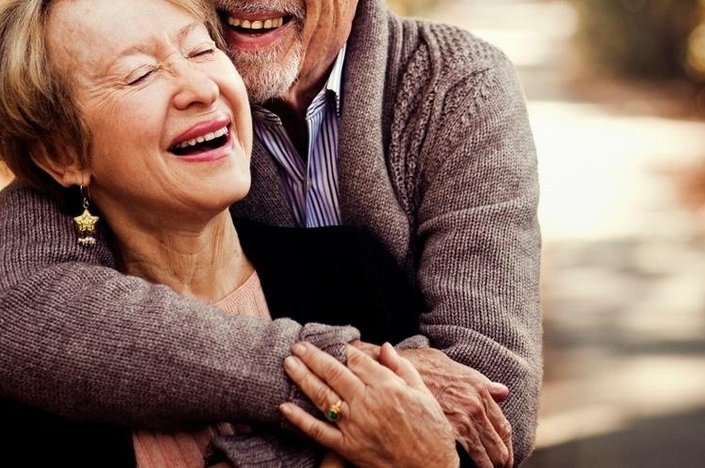 "Po smrti moža sem spoznala 9 let mlajšega moškega, otroka pa sta se zgražala. Ena poved jima je zaprla usta – in orosila oči" (foto: profimedia)