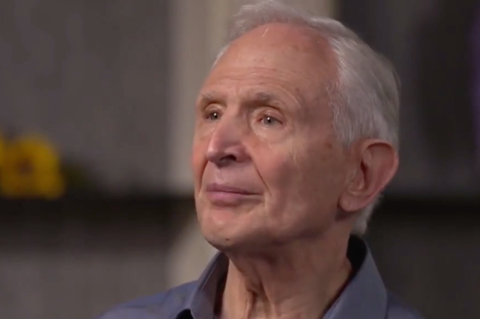 Psihoterapevt dr. Peter Levine: "Zdravljenje travme se začne v telesu." (foto: Posnetek zaslona YouTube Sounds True)