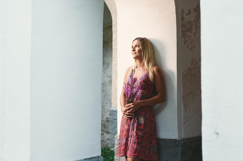 "Kako drugačno bi bilo moje življenje, če bi me nekdo usmeril na psihoterapijo že pri osemnajstih, ko sem doživela kolaps?" (foto: Jan Pirnat)