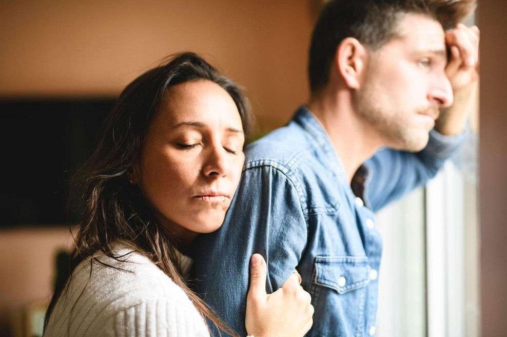Življenje z narcisom: "Čeprav so se njegovi izpadi slabšali, sem verjela, da nekje globoko v njem obstaja ljubeč moški." (foto: profimedia)