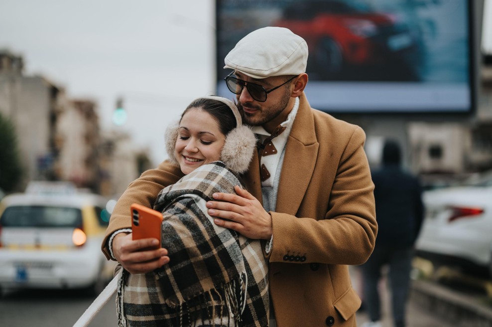 Je imeti partnerja postalo nepopularno? Ženske na družbenih omrežjih vse bolj skrivajo, da so v zvezi (foto: Profimedia)