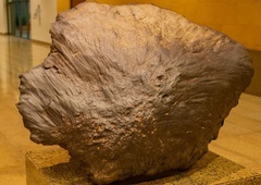 Z detektorjem kovin je našel izjemno težko skalo, prepričan, da je zlata. Izkazalo se je, da je veliko bolj dragocena.