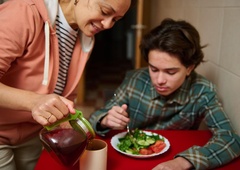 Carl Jung: Nihče ne more zadušiti dečka tako kot mati s svojim pretiranim nadzorom